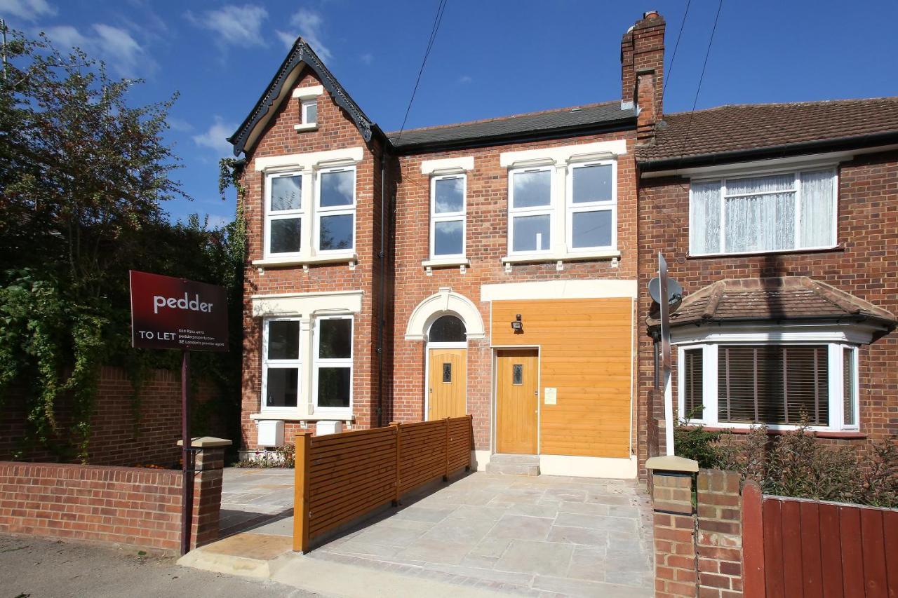 Luxury 5 Star London Apartment - Parking, Garden, Nr Greater London Metro Stations ภายนอก รูปภาพ
