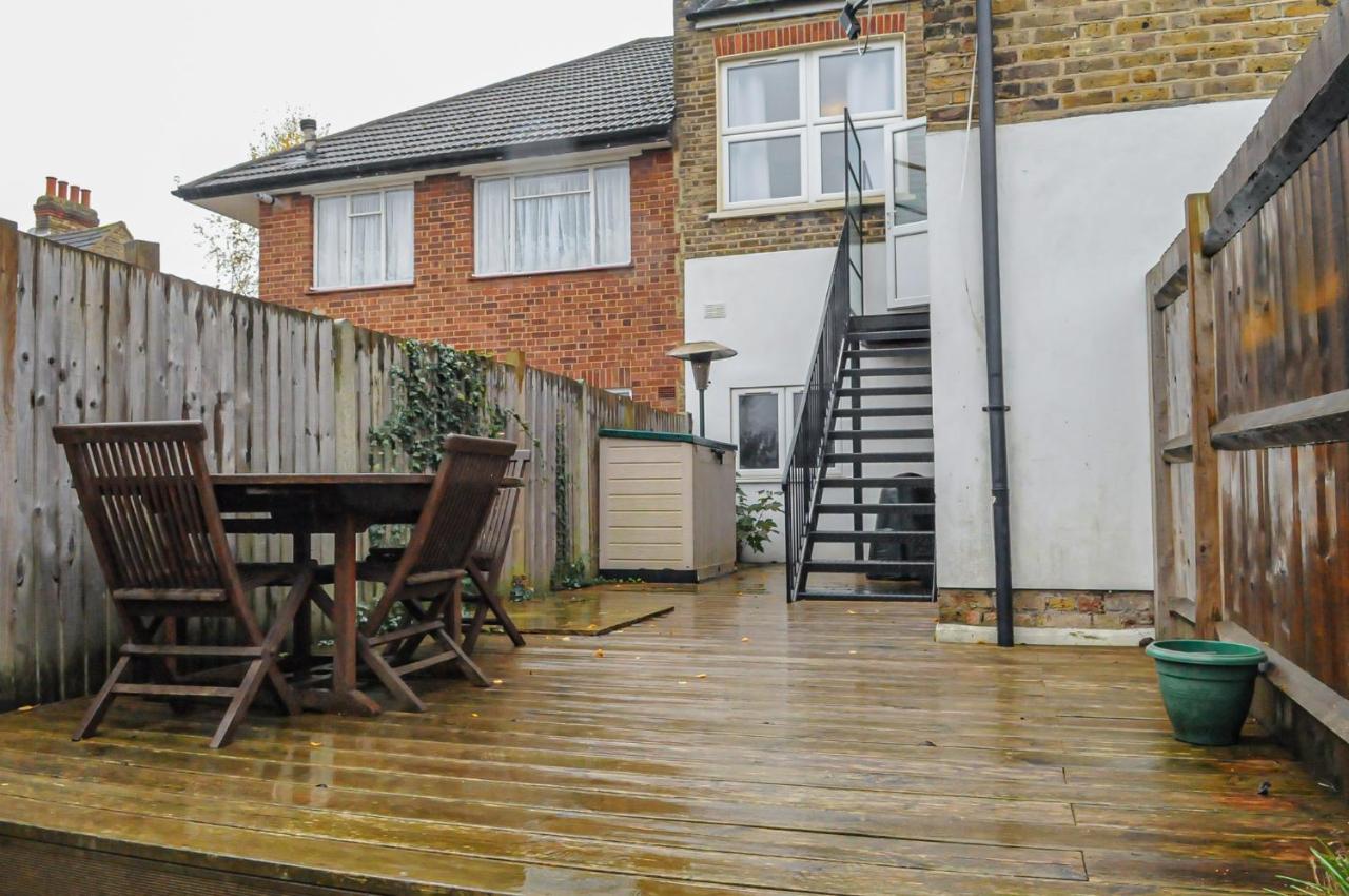 Luxury 5 Star London Apartment - Parking, Garden, Nr Greater London Metro Stations ภายนอก รูปภาพ