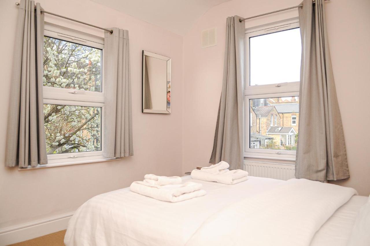 Luxury 5 Star London Apartment - Parking, Garden, Nr Greater London Metro Stations ภายนอก รูปภาพ
